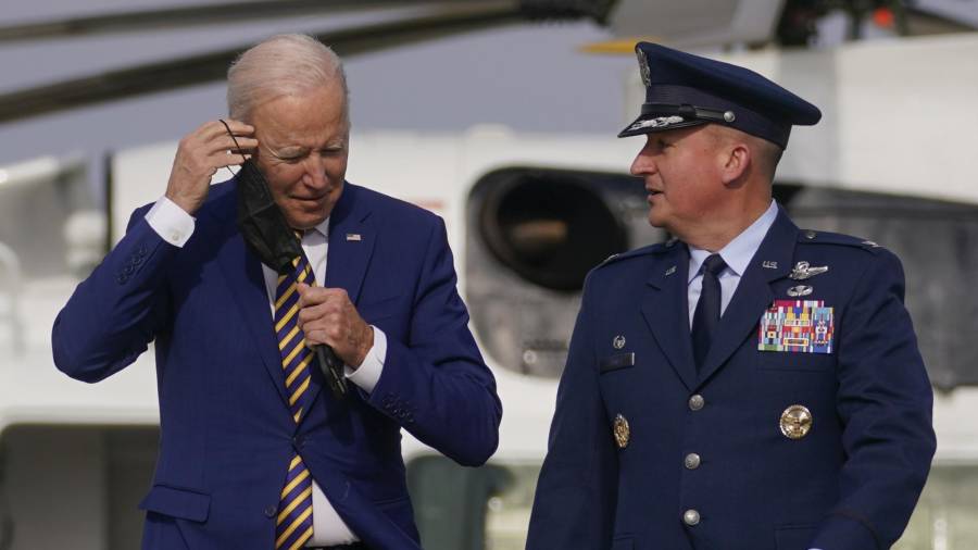 Sin embargo, se resalta que tiene algunos factores adversos, como lo es su edad y el declive en su popularidad.