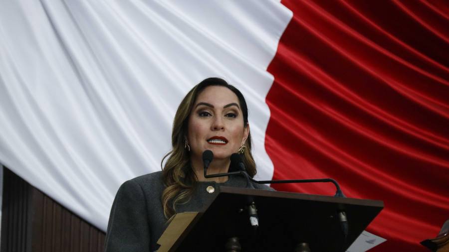 La legisladora exhortó a las autoridades educativas a fortalecer acciones como campañas de comunicación efectivas .