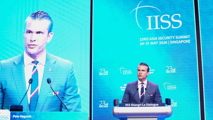 El secretario de Defensa de Estados Unidos, Pete Hegseth, pronuncia su discurso durante el Diálogo Shangri-La, el foro anual de defensa y seguridad de Asia, en Singapur.