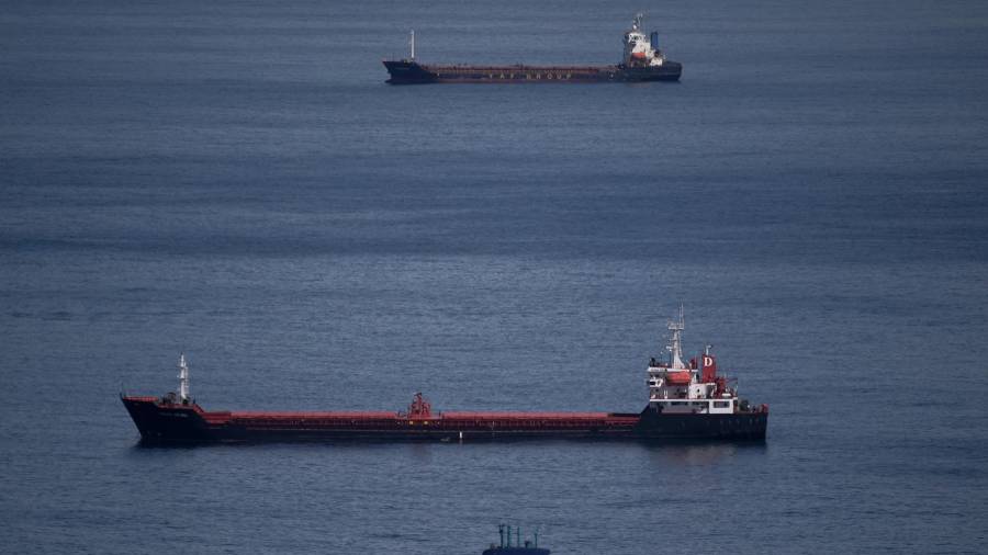 Un submarino israelí en la bahía de Haifa, en el norte de Israel, el sábado 28 de febrero de 2026, después de que Israel emitiera una alerta nacional tras sus ataques contra Irán.