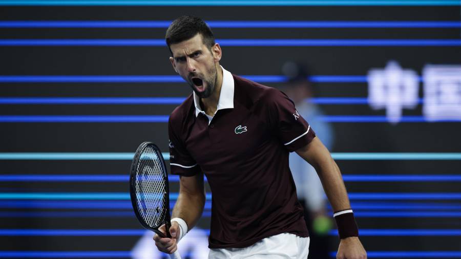Novak Djokovic remontó a Alexander Zverev en Beijing y extendió a 32-0 su histórico invicto en el China Open.