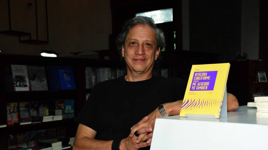 Valdemar Ayala presentó su libro ´Bitácora Cuneiforme´ en la FINA 2026