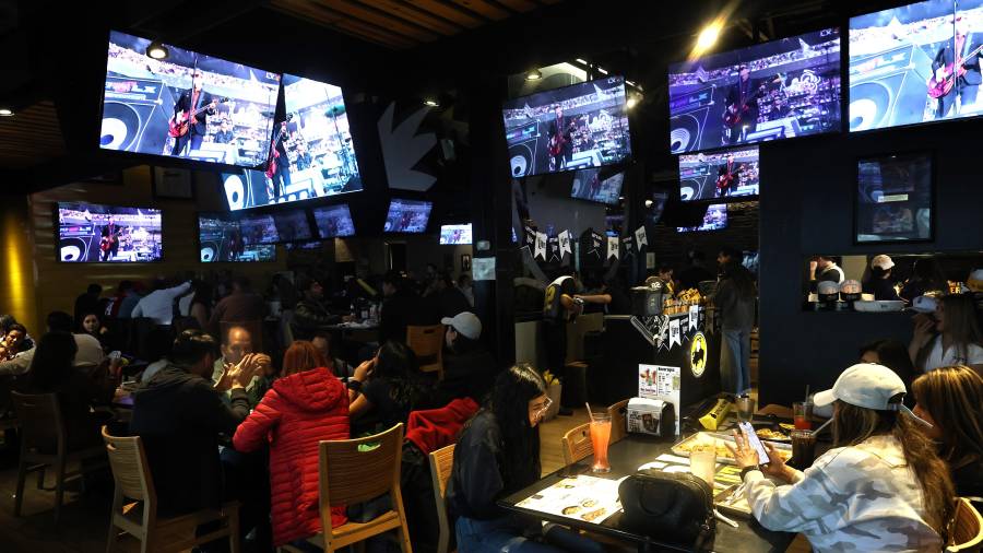 La mayoría de los restaurantes registraron casa llena para disfrutar del Súper Bowl.