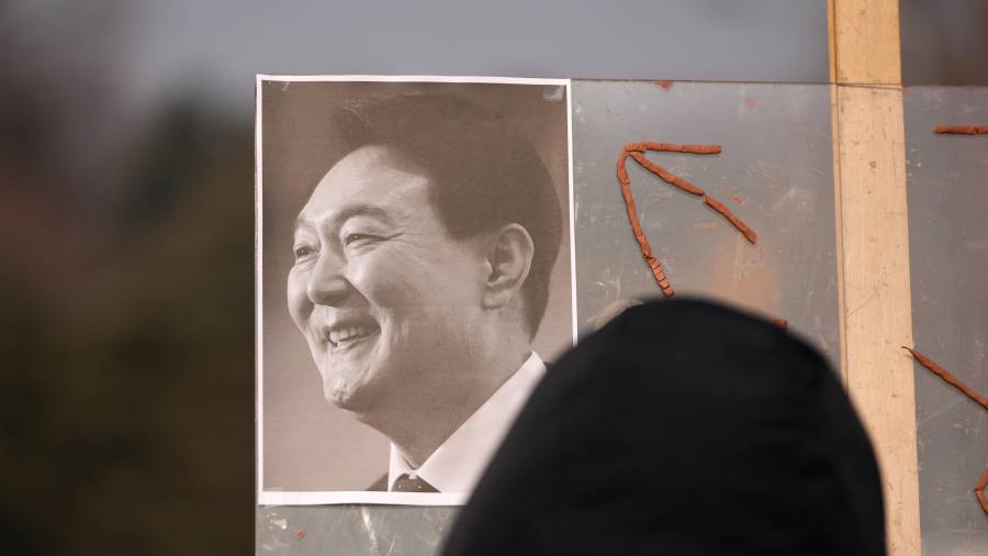 Yoon alegó que su decreto solo tenía como objetivo informar a la población sobre los peligros de un parlamento controlado por los progresistas, que obstruía su agenda. FOTO: