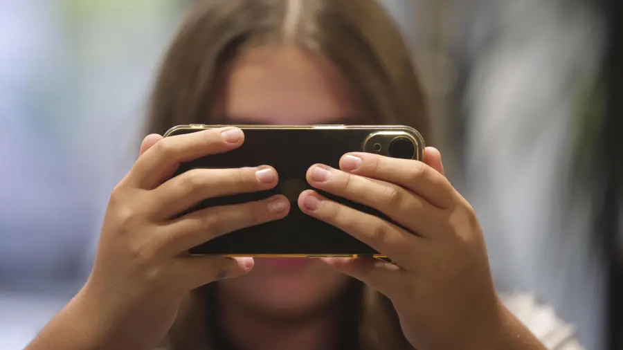 PRONNIF llamó a madres y padres a reforzar la supervisión del uso de internet por parte de niñas, niños y adolescentes.