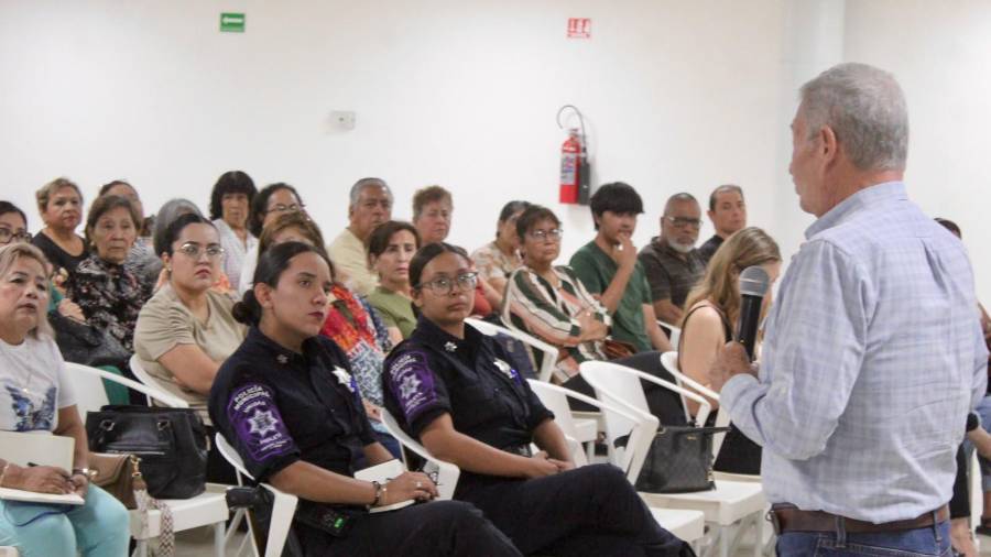 Especialistas y pacientes compartieron experiencias sobre salud mental durante la jornada organizada por el DIF Torreón y ALSAME.