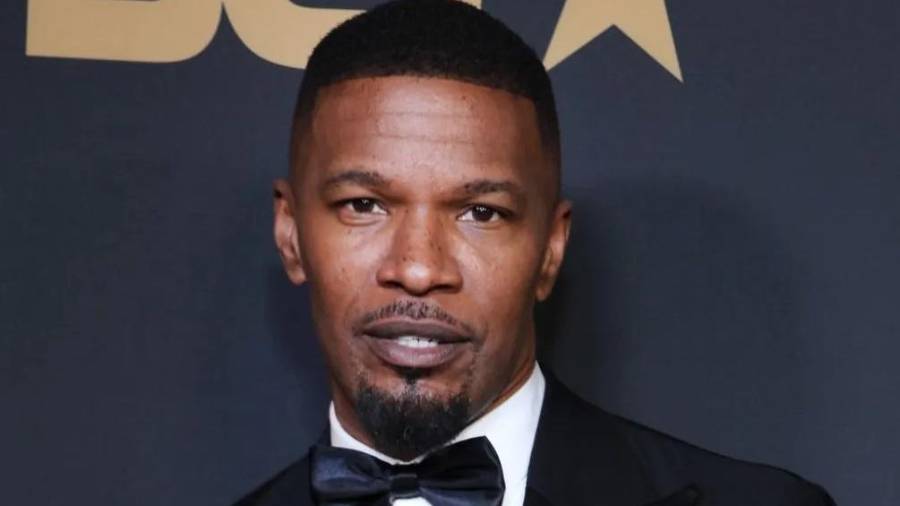 Según informes, los amigos y la familia de Jamie Foxx se están “preparando para lo peor” a pesar de que su estado ha mejorado