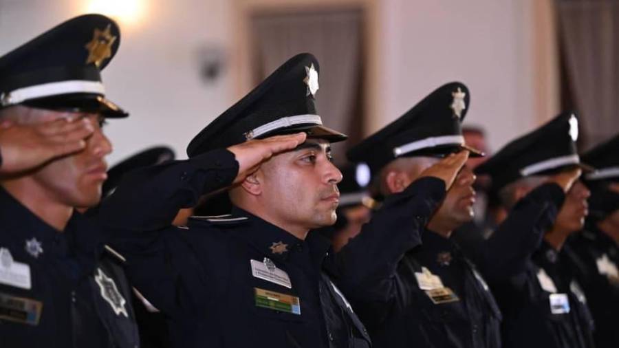 El alcalde de Saltillo, Javier Díaz, encabezó ayer la graduación de 100 nuevos elementos municipales.