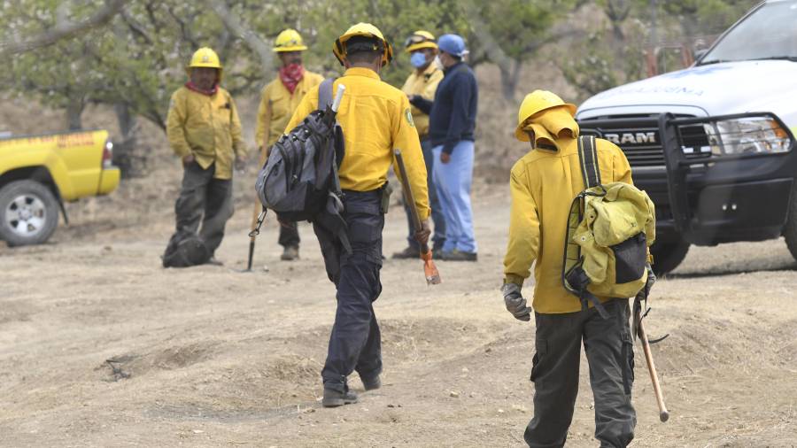 Helicópteros y brigadistas especializados se preparan para actuar en áreas críticas como Arteaga y Santiago.