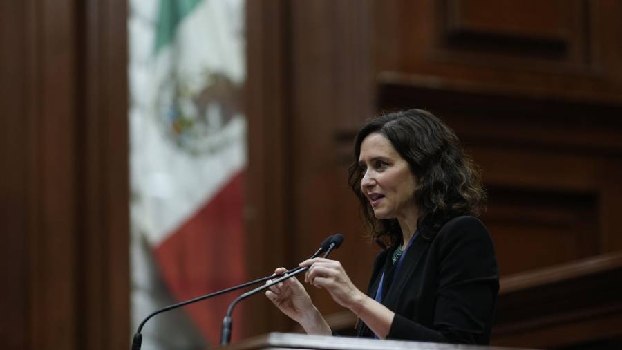 La Presidenta de la Comunidad de Madrid, Isabel Díaz Ayuso anunció la suspensión de la última parte de su viaje institucional a México, así como que no irá a la gala de los Premios Platino.
