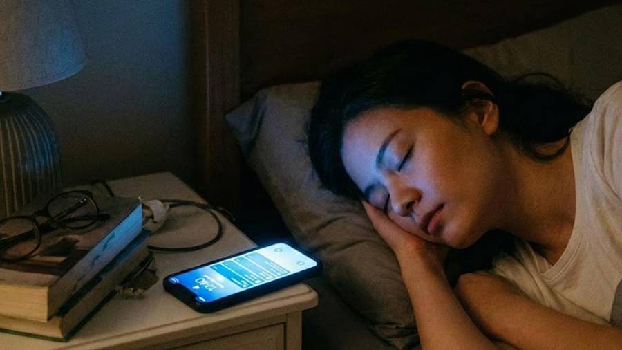 Especialistas en ciberseguridad alertan que ese tráfico nocturno abre la puerta a estafas, robo de datos bancarios y vigilancia invisible que muchos usuarios ignoran.