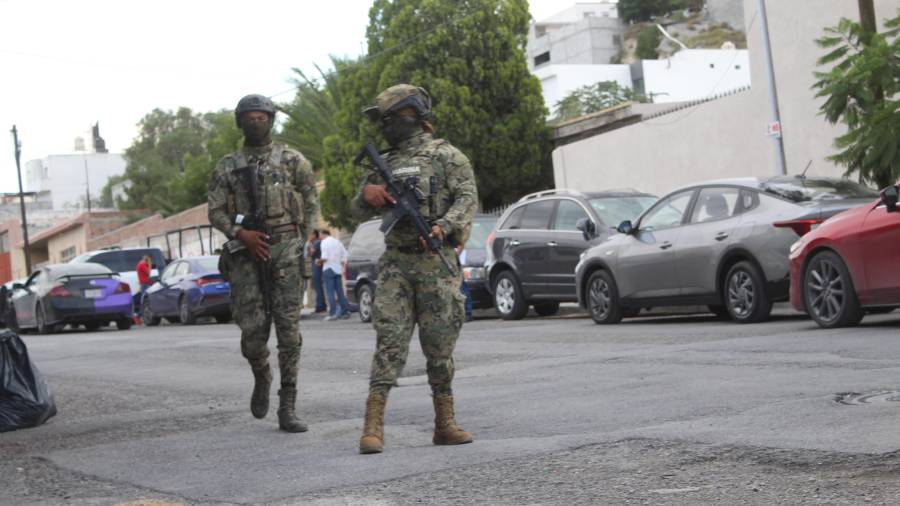 Elementos federales efectuaron el acordonamiento de algunos tramos de calles.