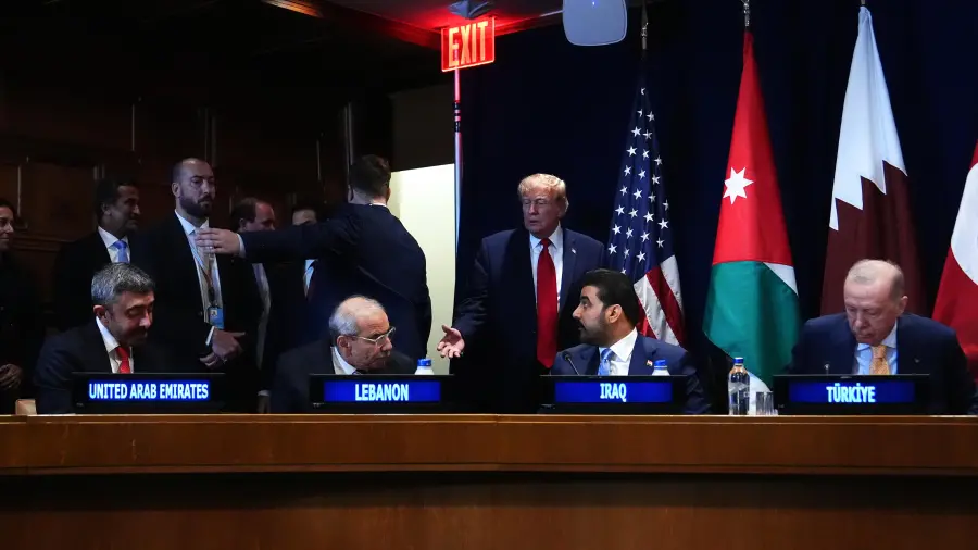 El presidente Donald Trump llega a una reunión multilateral con el Consejo de Cooperación del Golfo durante la Asamblea General de las Naciones Unidas.