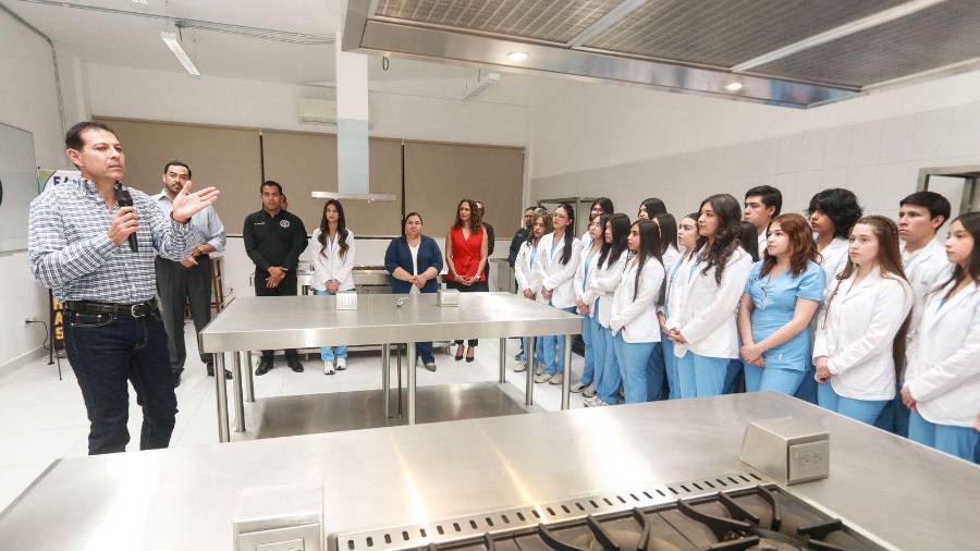 Se busca que con la integración del laboratorio las y los estudiantes puedan fortalecer su conocimiento a través de la práctica.