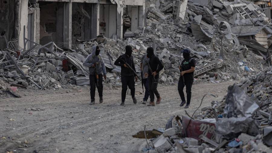 Estados Unidos exige que Hamás entregue todas las armas capaces de atacar a Israel, pero permitirá que el grupo conserve algunas armas pequeñas, al menos inicialmente, según un borrador del plan.