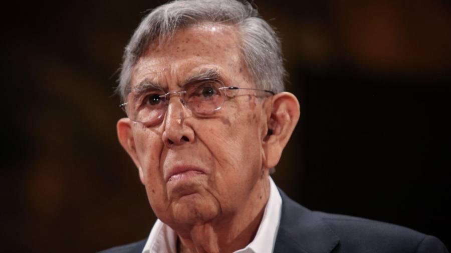 Fallecimiento del político mexicano referente de la izquierda en el país Cuauhtémoc Cárdenas Solórzano a los 92 años de edad.