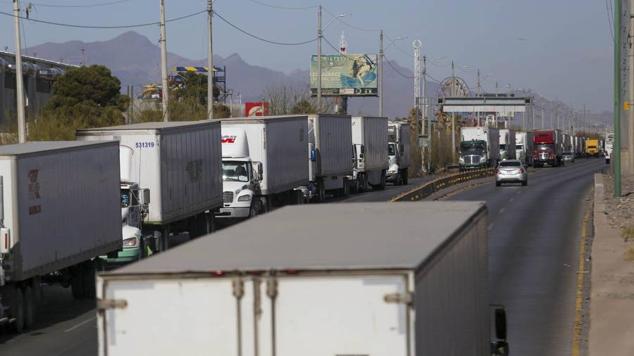 Transportistas acusaron que la situación ha disparado los tiempos de espera para cruzar en la frontera Piedras Negras-Eagle Pass.