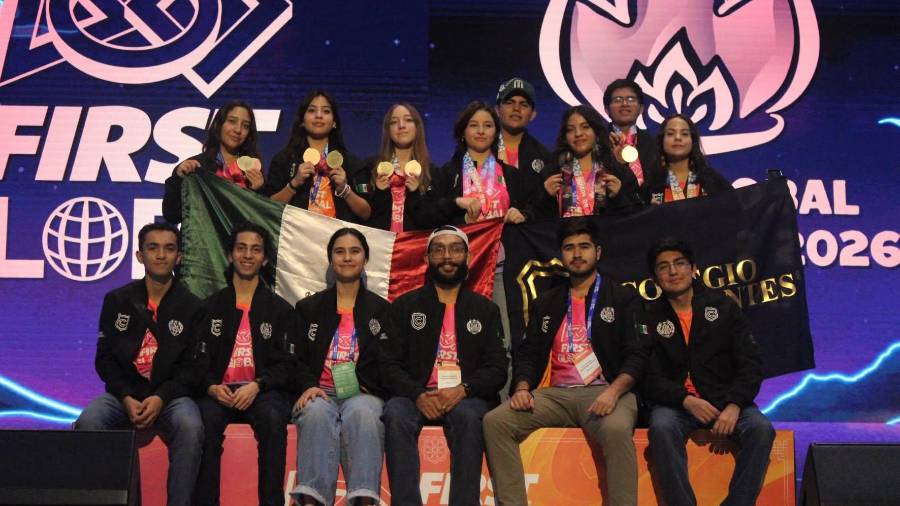 El equipo mexicano obtuvo el premio Albert Einstein a la Excelencia Internacional por el desempeño de su robot.