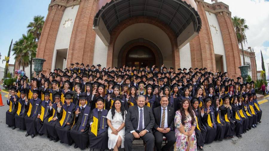 El alcalde Tomás Gutiérrez Merino encabezó la graduación de la tercera generación del IMARC, donde destacó el impacto social de los Mercaditos de a peso.
