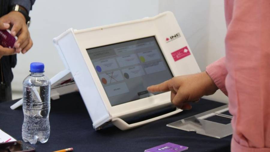 El nuevo mecanismo no sustituirá el voto anticipado en boleta física, sino que funcionará bajo un modelo híbrido.