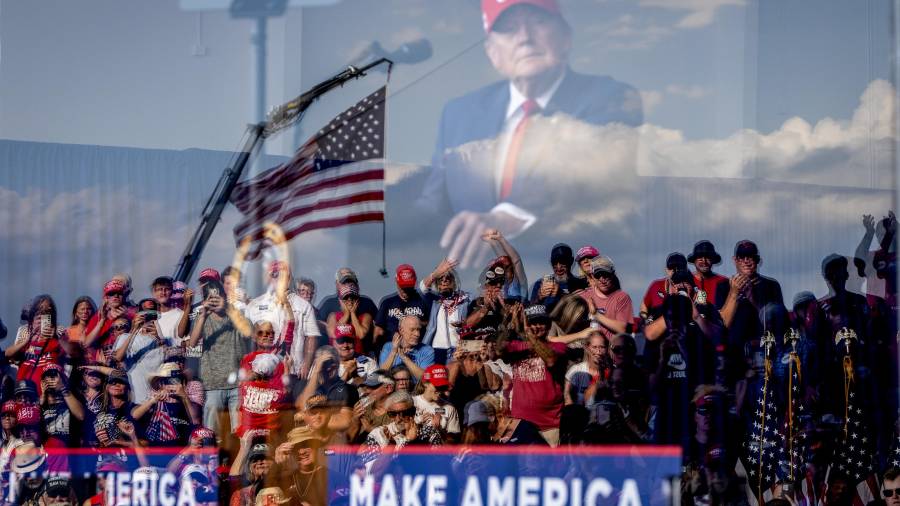 El presidente Donald Trump, en un mitin de campaña a favor de candidatos republicanos en el Aeropuerto Municipal de Dalton, en Dalton, Georgia, el 16 de octubre de 2026.
