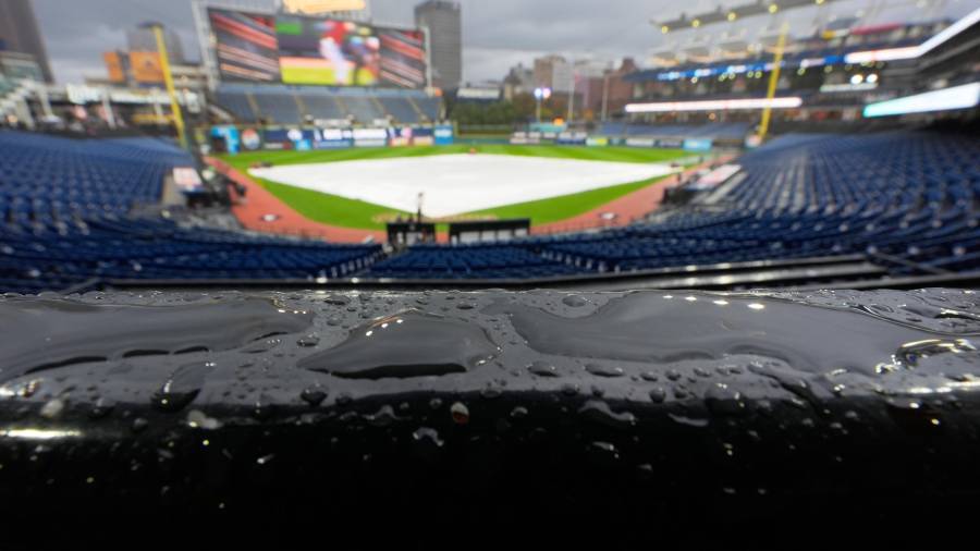 La intensa lluvia en Cleveland obligó a posponer el Juego 4 entre Guardians y Rays, que continuará este sábado con la serie 2-1 a favor de los locales.