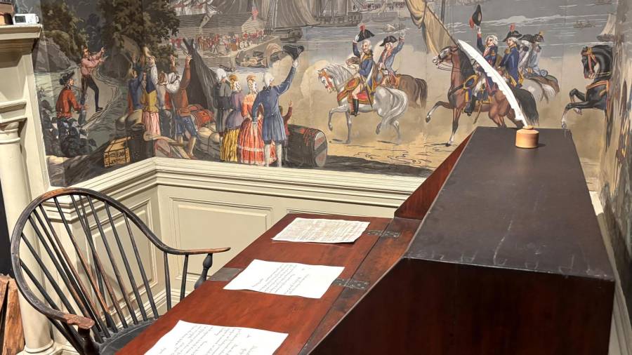 El interior del histórico bar-restaurante Fraunces Tavern en Manhattan. Turistas y locales disfrutan de ostras y whisky donde George Washington despidió a sus tropas tras ganar la Guerra de Independencia.