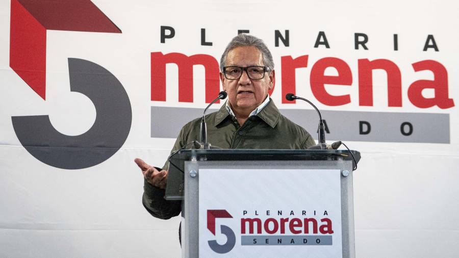 La bancada de Morena en el Senado lo designó como su propuesta para presidir la Mesa Directiva a partir del martes.