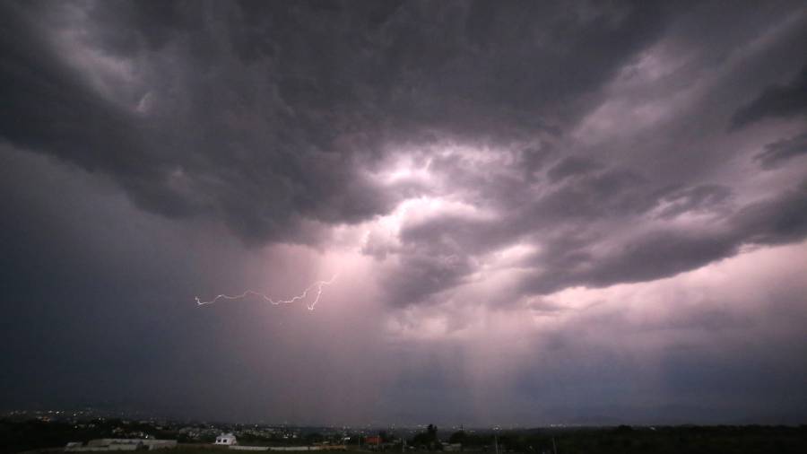 El SMN y Conagua mantienen alerta climatológica por lluvias muy fuertes, vientos de hasta 70 km/h y temperaturas de hasta 45 °C en México.