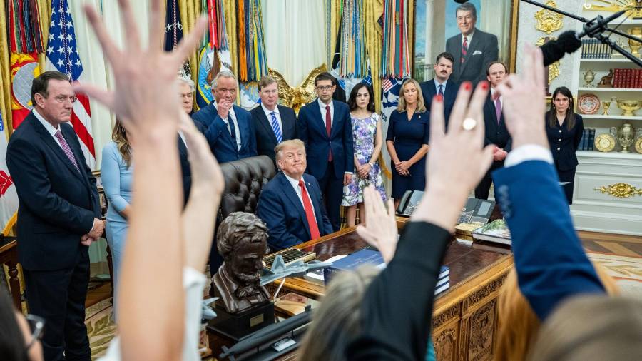 Trump recurre a los ataques contra la prensa después de enfrentar varias derrotas