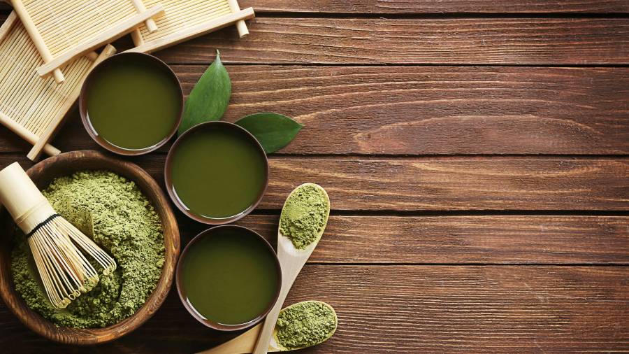 El matcha, un té verde japonés en polvo, es reconocido como una de las formas más nutritivas y beneficiosas de té verde.