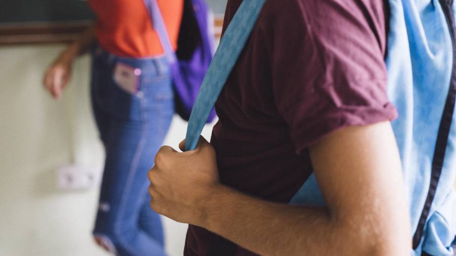 El adelanto del fin de clases abrió el debate entre quienes priorizan la salud de los estudiantes por las altas temperaturas y quienes consideran que faltó planeación por parte de las autoridades.