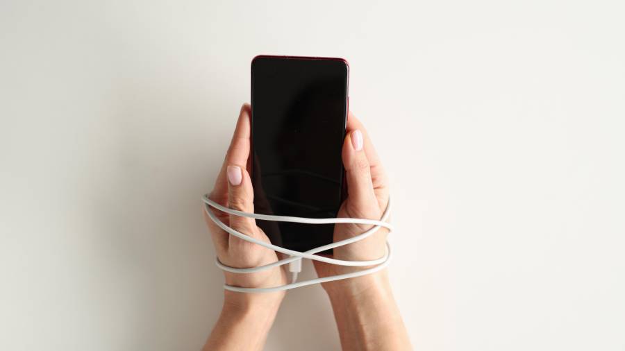 Realidad. La adicción al celular está trastornando las condiciones que permiten a nuestro cerebro desarrollarse.