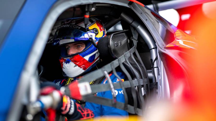 Max Verstappen comenzó con polémica su participación en el GT World Challenge Europe, tras provocar un contacto con Ezequiel Pérez Companc durante las prácticas en Portugal.