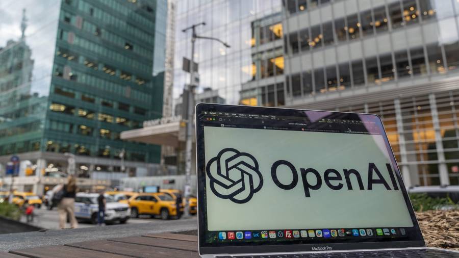 Fotografía de una laptop con el logo de OpenAI en Nueva York. Tres décadas después de que el PC e Internet cambiasen las reglas del juego, la IA ha actualizado el tablero del sistema económico y digital.