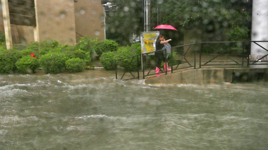 En atención a las recomendaciones de Protección Civil por las fuertes lluvias que se pronostican para Nuevo León, la Secretaría de Educación estatal determinó la realización de clases virtuales para mañana viernes.