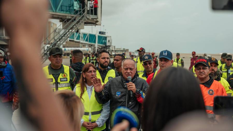 Diosdado Cabello, ministro de Interior de Venezuela, recibió el año pasado un vuelo con migrantes venezolanos procedentes de México.
