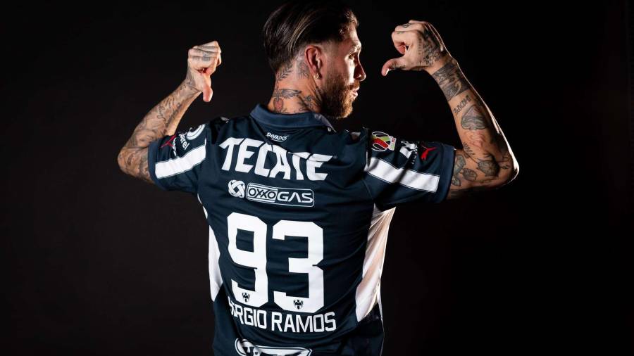 Sergio Ramos durante un partido con Rayados; el club lanzará una playera conmemorativa con su nombre y el dorsal 93 tras su salida del Monterrey.