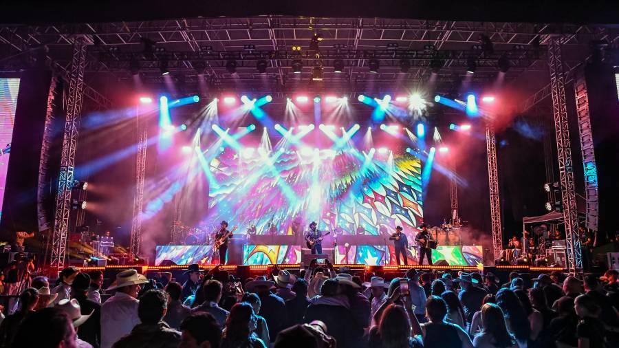 El grupo Duelo derrocha amor y nostalgia en concierto en Saltillo