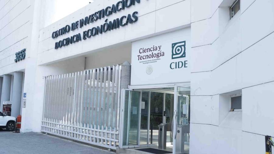 El Centro de Investigación y Docencia Económicas (CIDE), bajo la gestión de José Antonio Romero Tellaeche, asignó 42% de plazas que debían ser para profesores a personal administrativo.