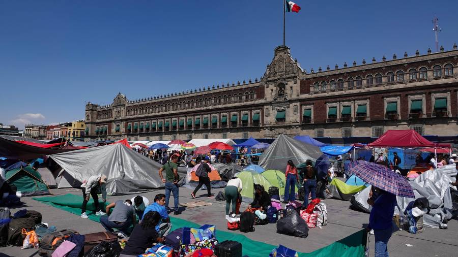 Determinó que el 80 por ciento de los docentes se concentren en el estado Oaxaca y el 20 por ciento restante se sume a las movilizaciones de la CNTE en CDMX.
