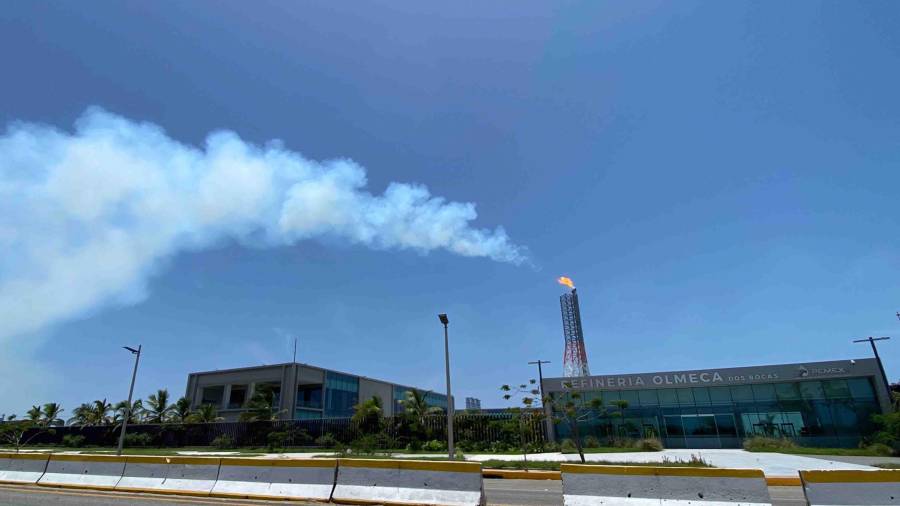 La refinería Olmeca en Dos Bocas, Tabasco, obra insignia de la administración del expresidente Andrés Manuel López Obrador, lleva cuatro meses seguidos perdiendo producción.