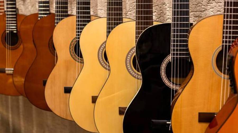 10 guitarras mexicanas a una isla