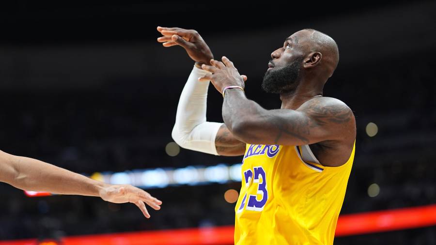 LeBron James sigue ampliando su legado en la NBA al superar a Kareem Abdul-Jabbar como el jugador con más tiros de campo anotados en la historia de la liga.