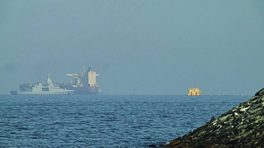 Toda la tripulación a bordo del buque no identificado estaba a salvo tras el asalto frente a Sirik, Irán, al este del estrecho, indicó el monitor británico.
