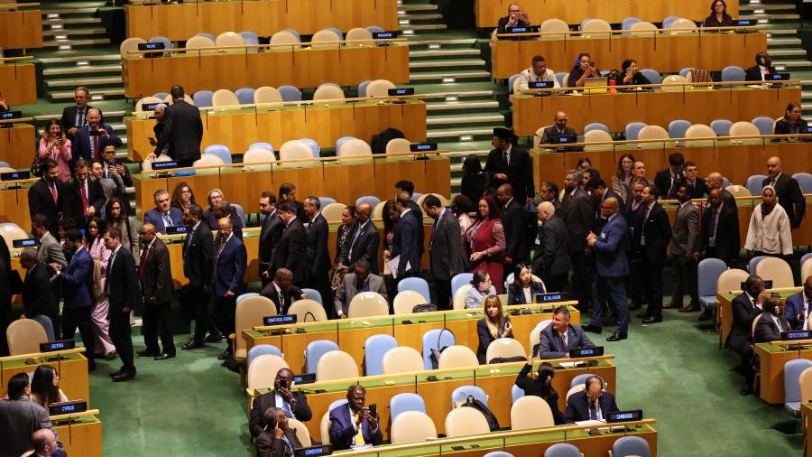 Unos delegados se retiran mientras el primer ministro israelí, Benjamin Netanyahu, interviene durante la 81.ª sesión de la Asamblea General de las Naciones Unidas en la sede de la ONU, el 24 de septiembre de 2026.