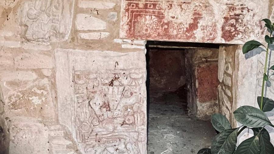 La presidenta Claudia Sheinbaum anunció el hallazgo de la Tumba 10 de Huitzo, en Oaxaca, un recinto funerario zapoteca con más de 600 años de antigüedad.