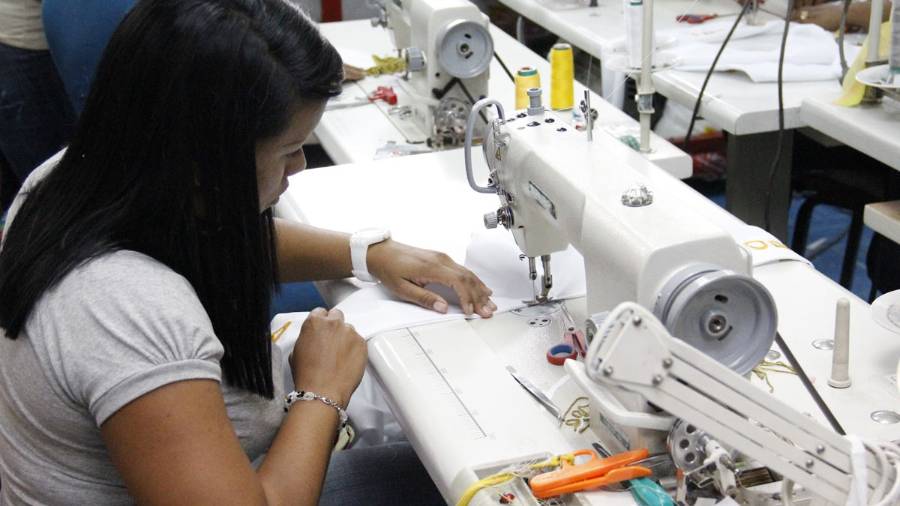 16 millones de trabajadores mexicanos están sin contrato