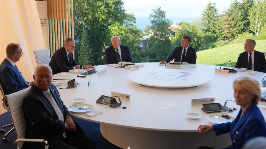 Donald Trump ,Emmanuel Macron, Friedrich Merz, Keir Starmer Mark Carney, mandatarios de EU, Francia, Aleemania y Canada en la Cumbre del G7 en Evian-les-Bains, Francia.