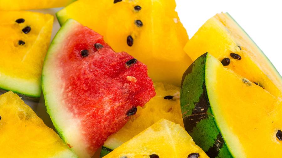 Su intenso color amarillo esconde un sabor dulce y refrescante que distingue a esta variedad de sandía.